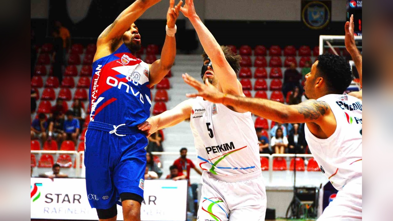 Aliağa Petkimspor, Onvo Büyükçekmece'yi 83-82 Mağlup Etti