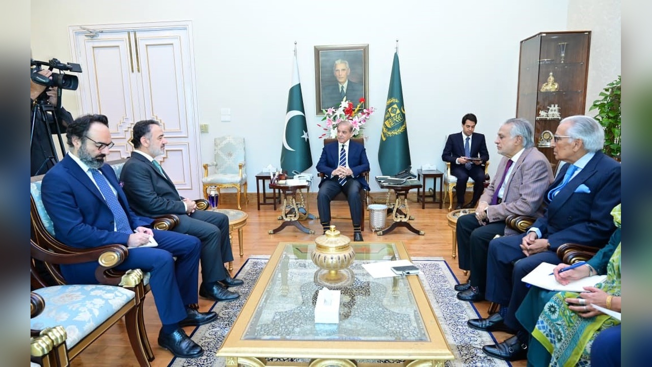 Pakistan Başbakanı Şerif, Türkiye’nin İslamabad Büyükelçisi Neziroğlu ile Resmi Görüşme Gerçekleştirdi