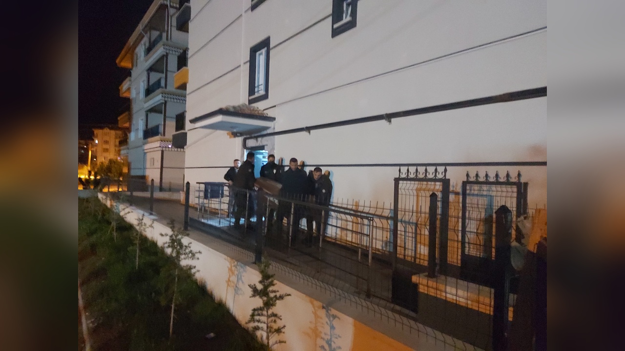 Komşusunu Öldüren Zanlı Aynı Silahla İntihar Etti