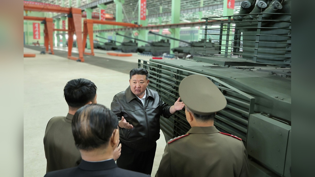 Kuzey Kore Lideri Kim, Tank Üretim Fabrikasını İnceledi ve Üretim Artışı Talimatı Verdi
