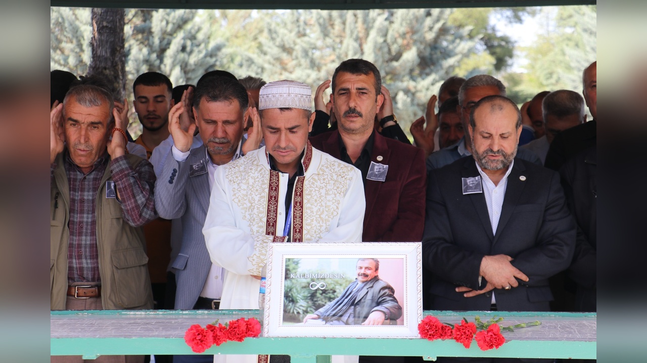 Diyarbakır’da Sırrı Süreyya Önder İçin Gıyabi Cenaze Namazı Düzenlendi