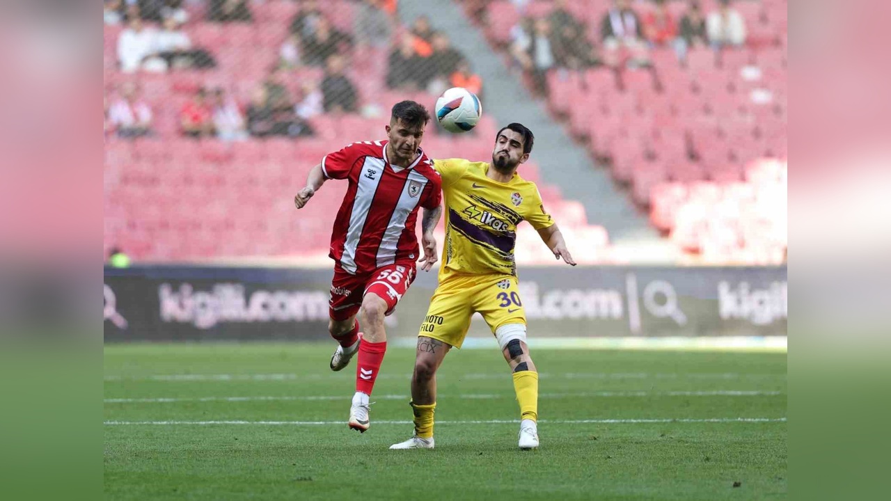 Samsunspor, Eyüpspor Karşısında İlk Yarıyı 1-0 Önde Tamamladı
