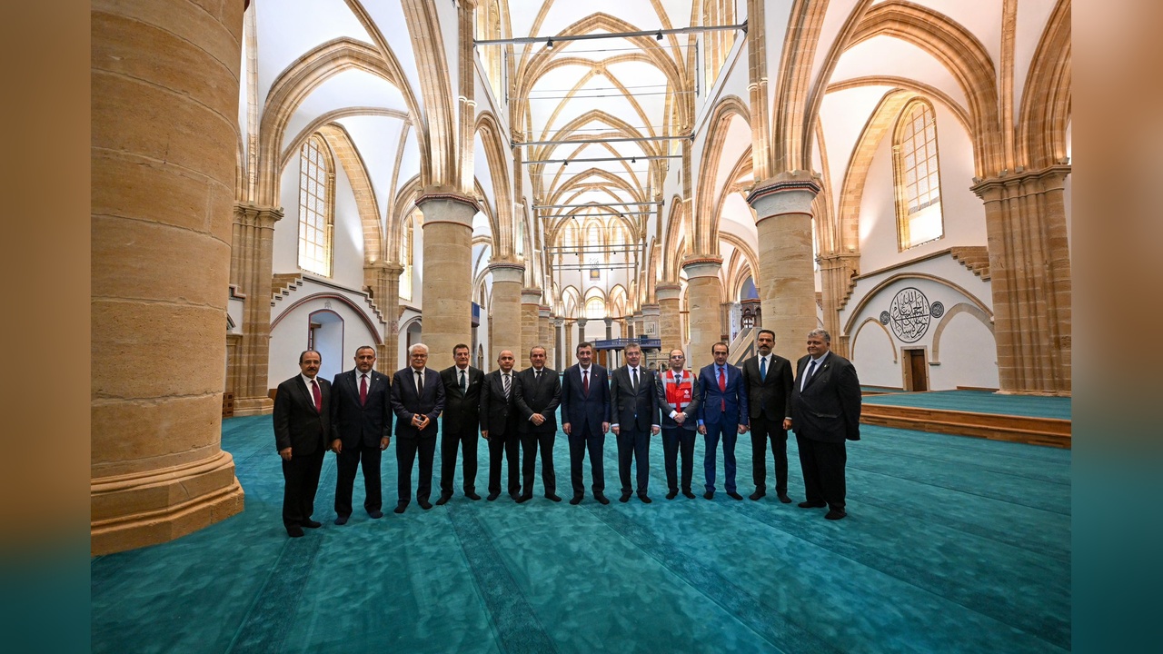 Cumhurbaşkanı Yardımcısı Yılmaz ve KKTC Başbakanı Üstel Selimiye Camii’nde İncelemelerde Bulundu