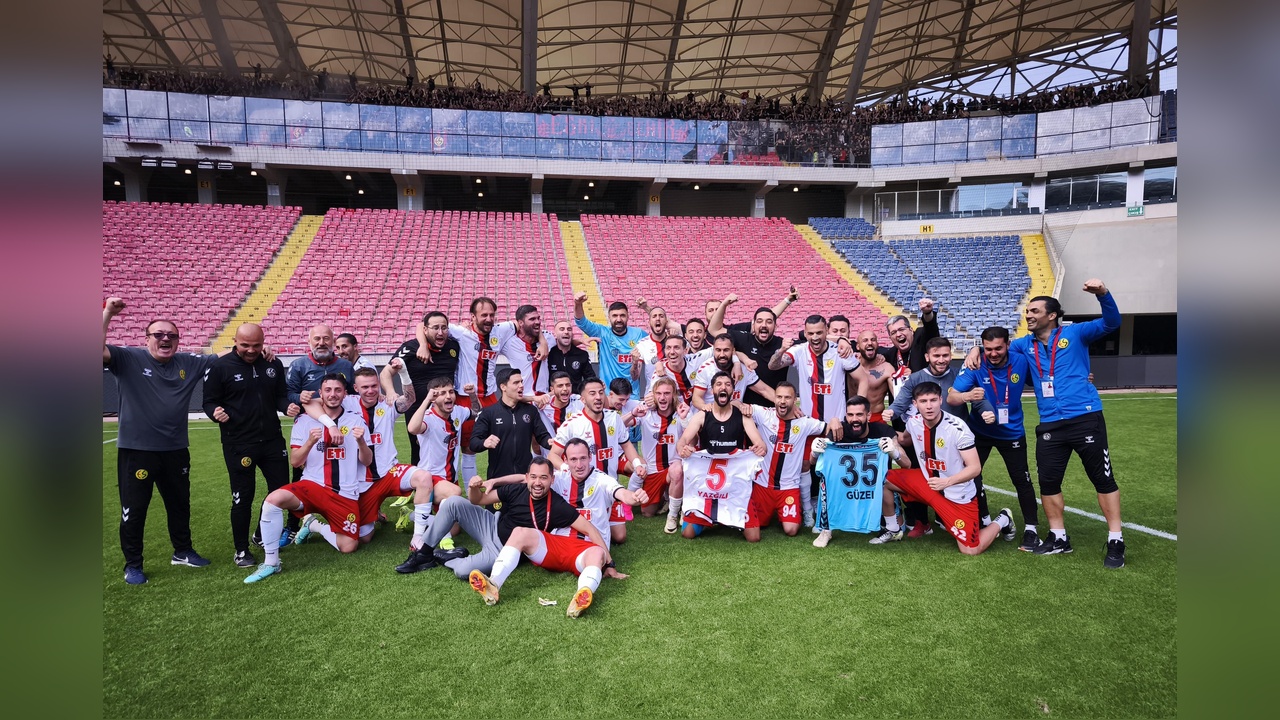 Eskişehirspor Profesyonel Lige Geri Döndü