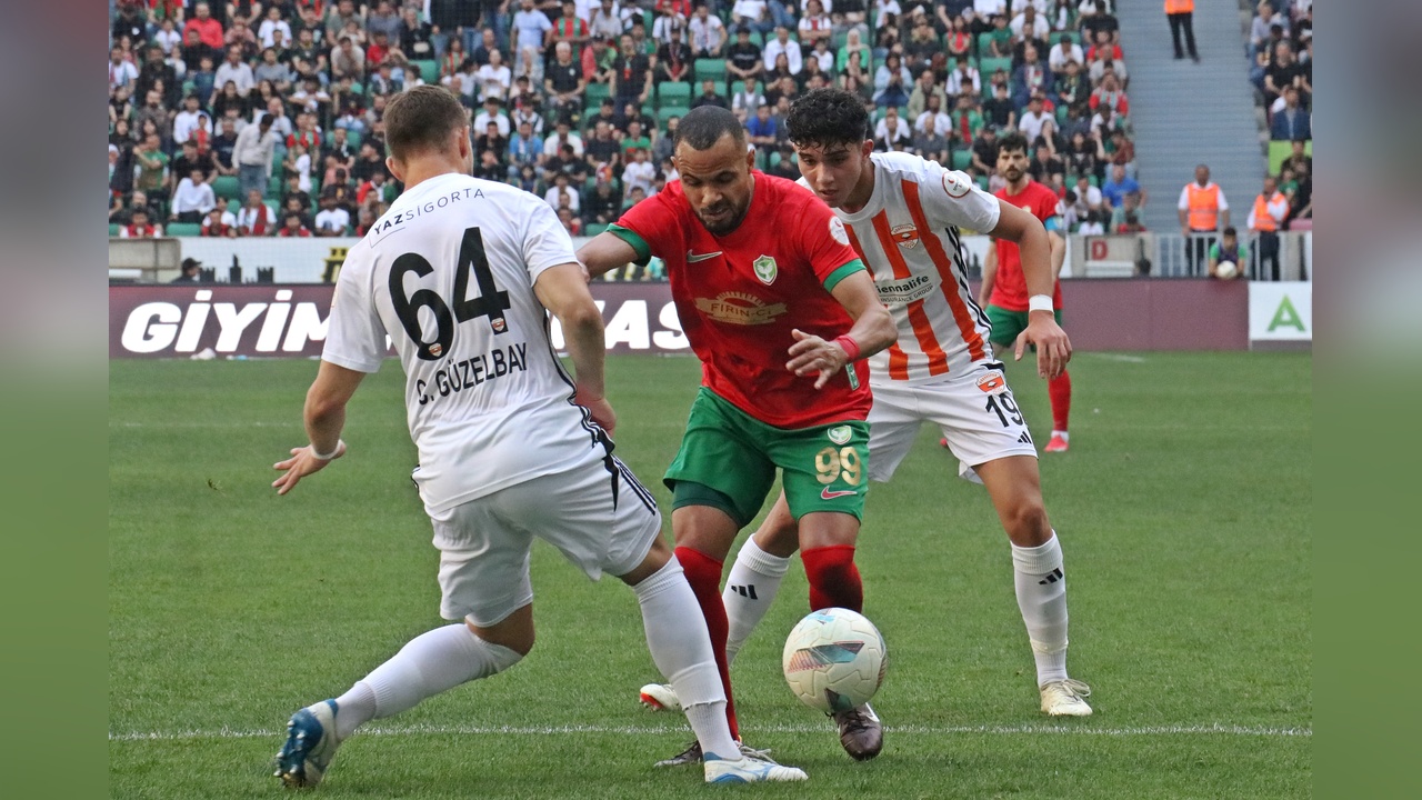 Amed Sportif Faaliyetler Adanaspor'u 4-0 Mağlup Etti