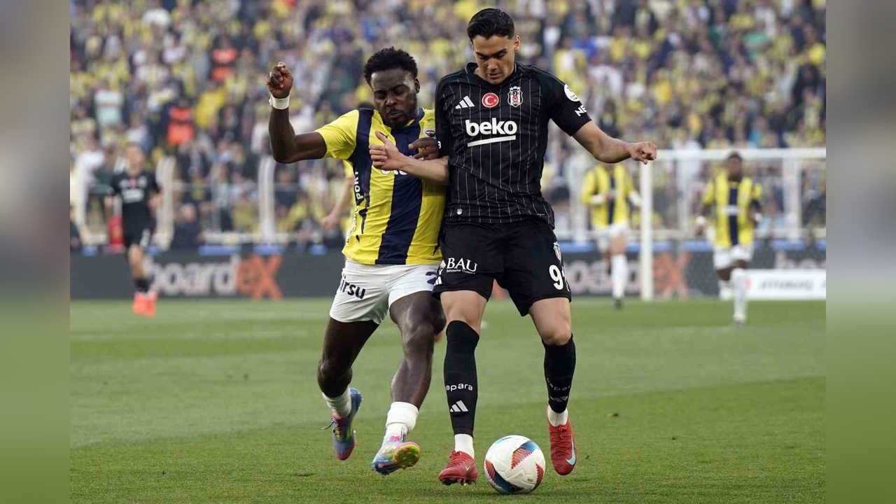 Beşiktaş, Fenerbahçe Karşısında İlk Yarıyı 1-0 Önde Tamamladı