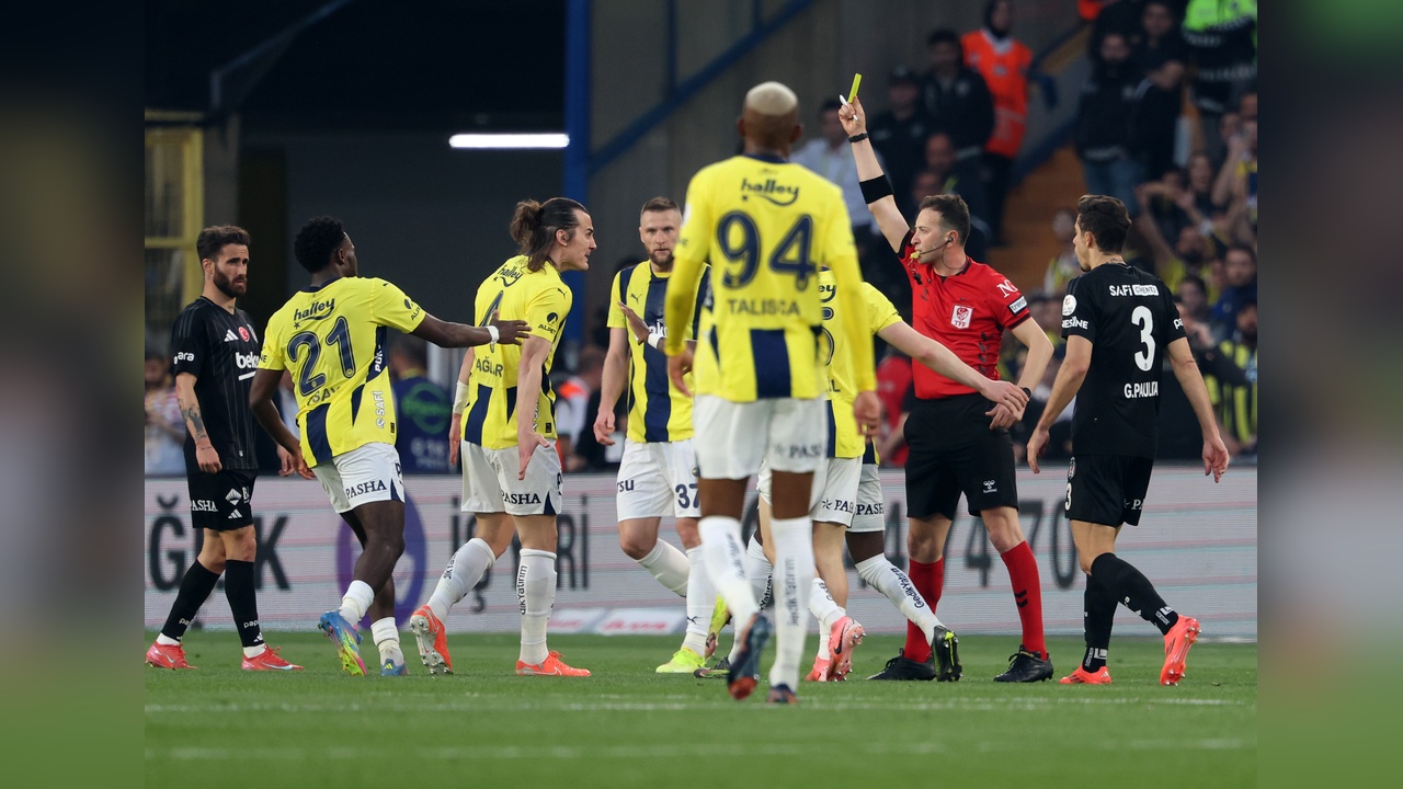 Fenerbahçe ve Mourinho, Derbi Sonrası Şampiyonluk Umudunu Yitirdi
