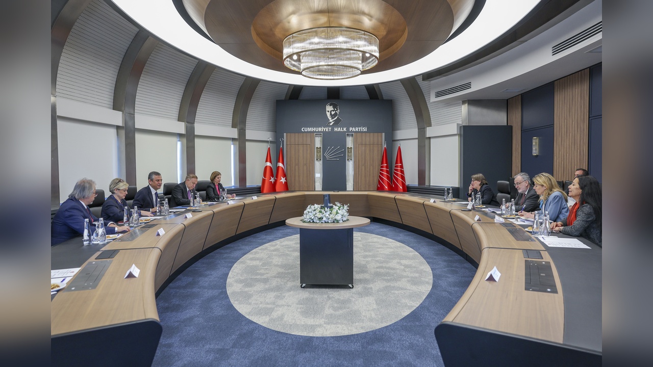 Özgür Özel, Avrupa Konseyi Yerel ve Bölgesel Yönetimler Kongresi Başkanı Cools'u Ağırladı