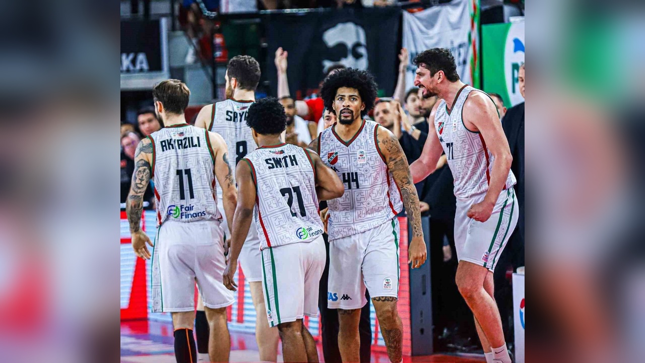 Fenerbahçe, Karşıyaka Basketbol'u Evinde 85-78 Yendi