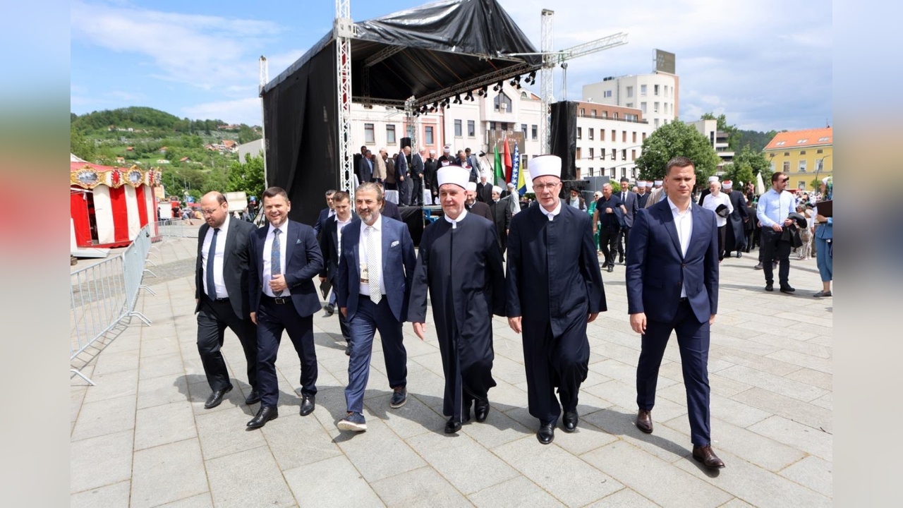 Türkiye Destekli Yenileme Sonrası Behram Ağa Camii Bosna Hersek’te Yeniden İbadete Açıldı