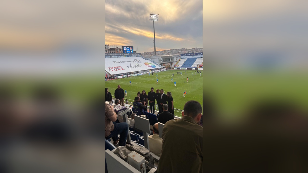 Minguzzi Ailesi Trabzonspor Maçında Tribünde Yerini Aldı