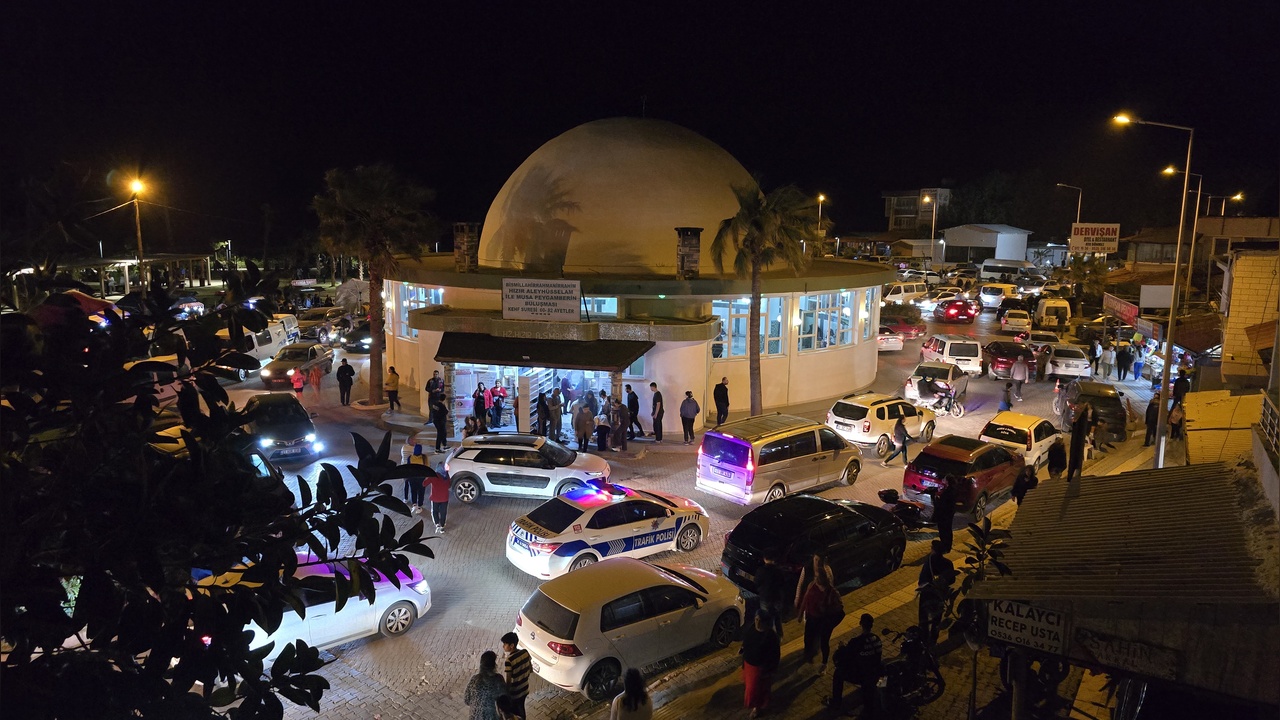 Hatay'daki Hz. Hızır Türbesi Ziyaretçi Akınıyla Karşılaştı