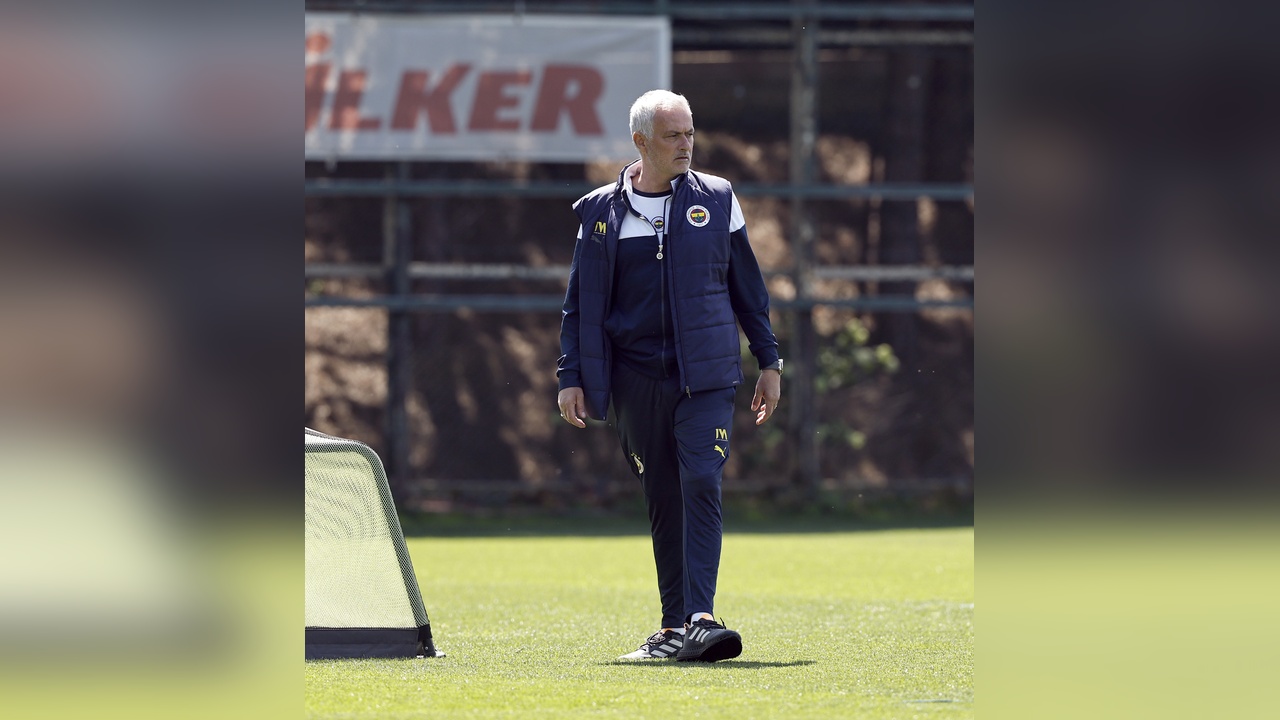 Fenerbahçe hazırlıklarına başladı, Başakşehir FK maçı öncesi çalışmalar sürüyor