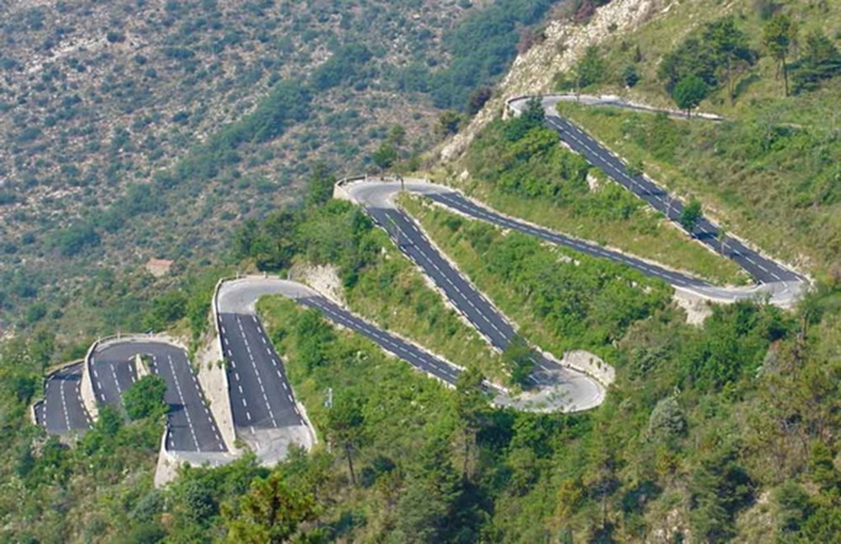 Dünyanın En Tehlikeli 10 Karayolu: Adrenalin Dolu Bir Yolculuğa Hazır mısınız?