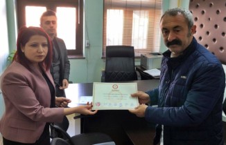 Komünist Başkan Maçoğlu, mazbatasını aldı