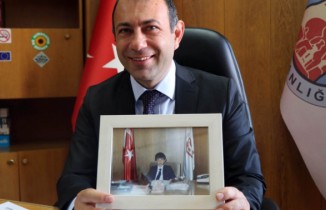 Öğrenciyken oturduğu koltuğun 32 yıl sonra sahibi oldu