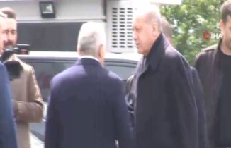 Cumhurbaşkanı Erdoğan AK Parti İstanbul İl Başkanlığı’na geldi