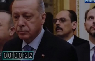 Erdoğan ve beraberindeki heyet Putin'i 2 dakika ayakta bekledi