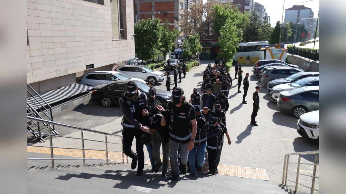 Eskişehir merkezli FETÖ operasyonunda 23 gözaltı