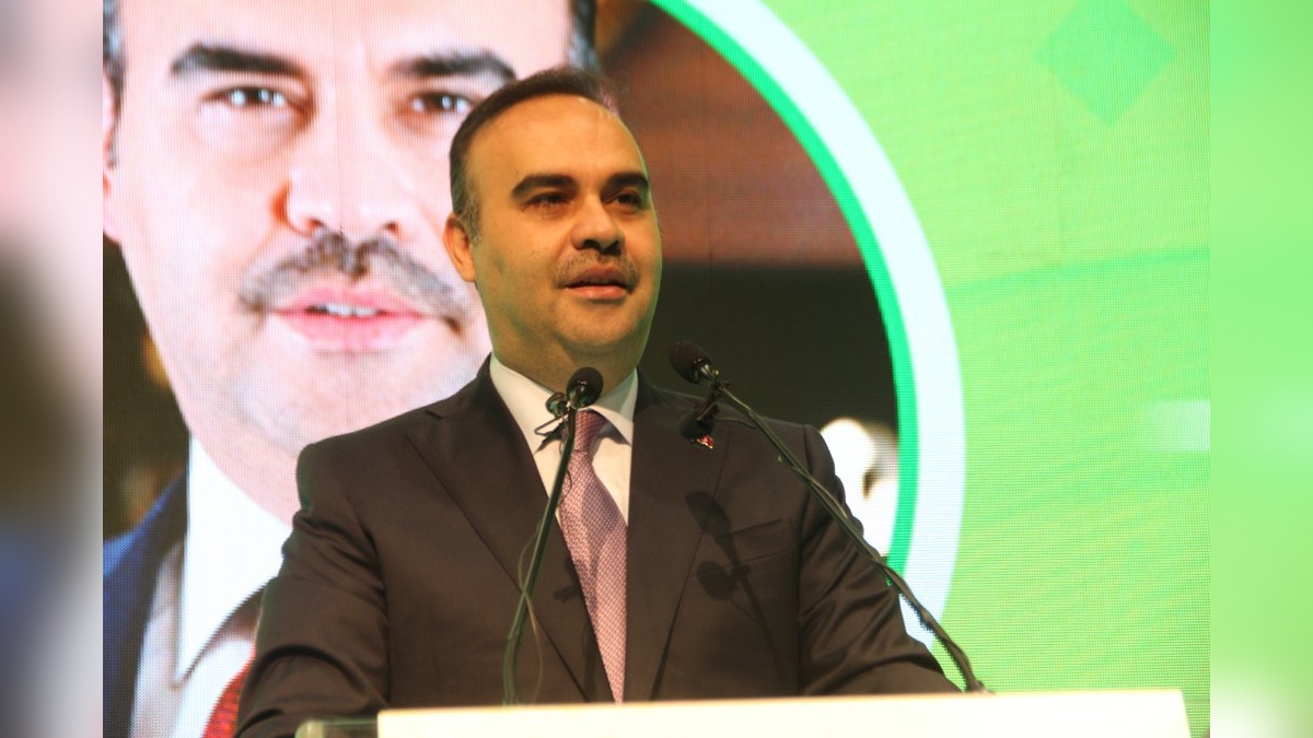 Bakan Kacır: 2030'da Elektrikli Araç Pazar Payı %35'in Üzerine Çıkarılacak