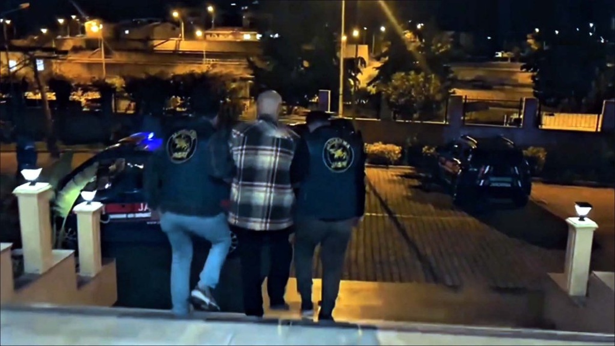İçişleri Bakanı Yerlikaya: Interpol kırmızı ve yeşil bültenle aranan iki şüpheli yakalandı