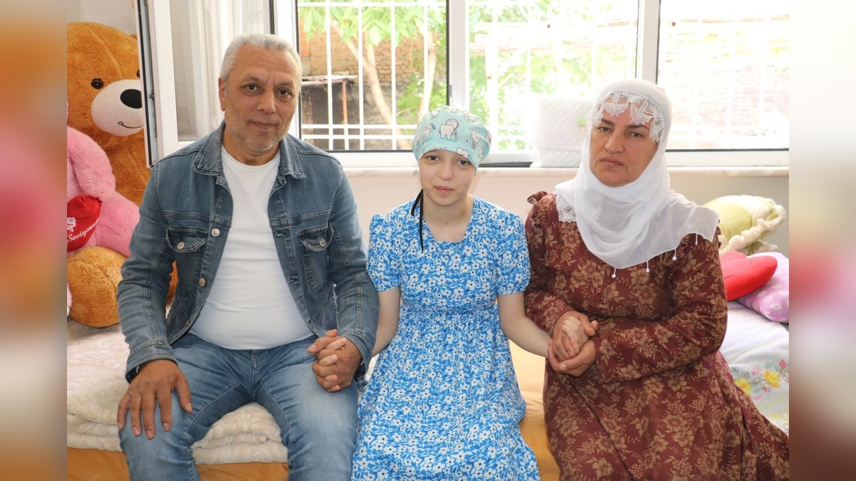 Diyarbakır'da 5 kızından ikisini kaybeden baba, en küçük kızının tedavisi için yardım istiyor