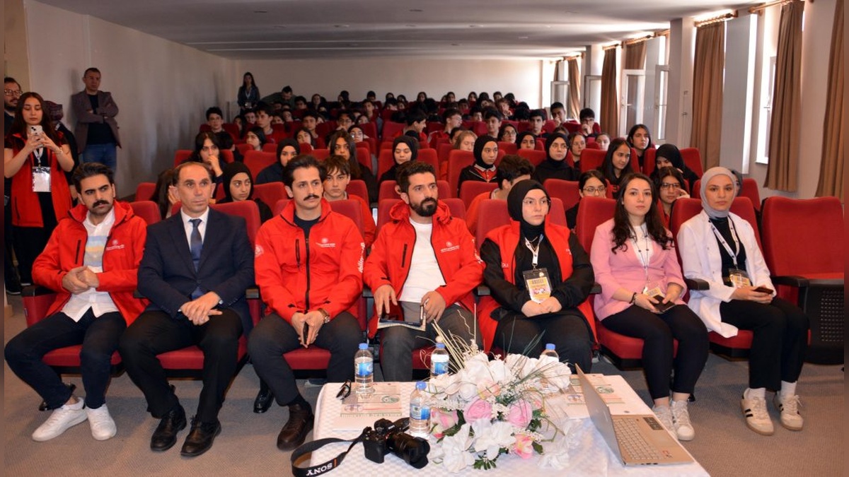 Akılcı İlaç Kullanımı Etkinliği Erzurum'da Düzenlendi: 'İlaçlar buzdolabında saklanmamalı'