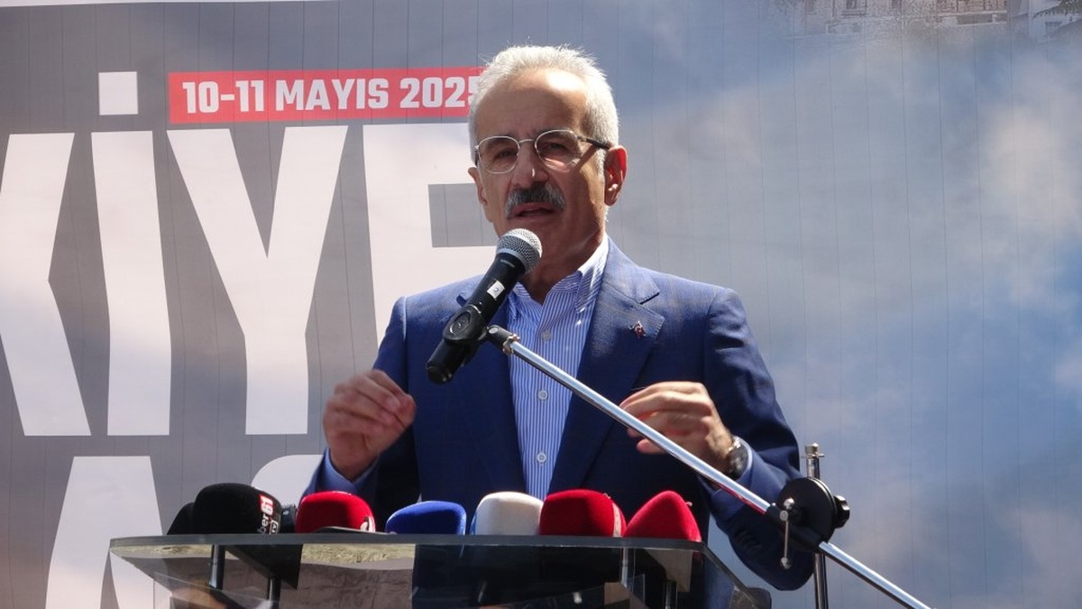Uraloğlu, Trabzon'da bisiklet yarışlarına start verdi