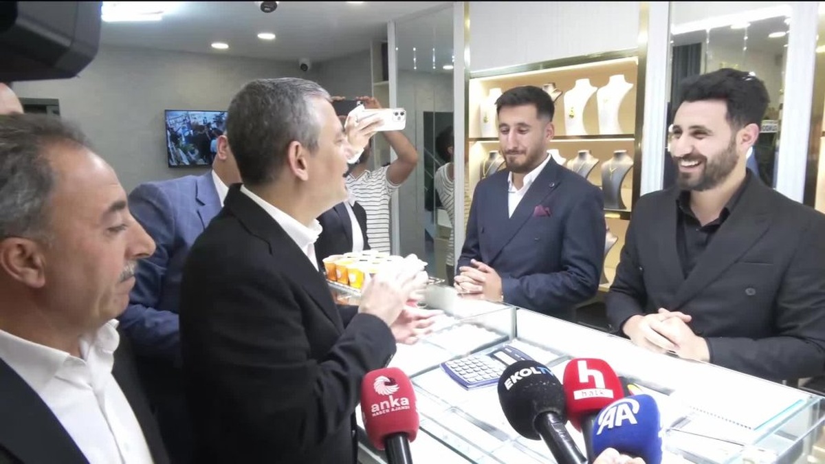 Özgür Özel Van'da: 'İktidar değişince emekli, asgari ücretli ve çiftçi daha rahatlayacak'