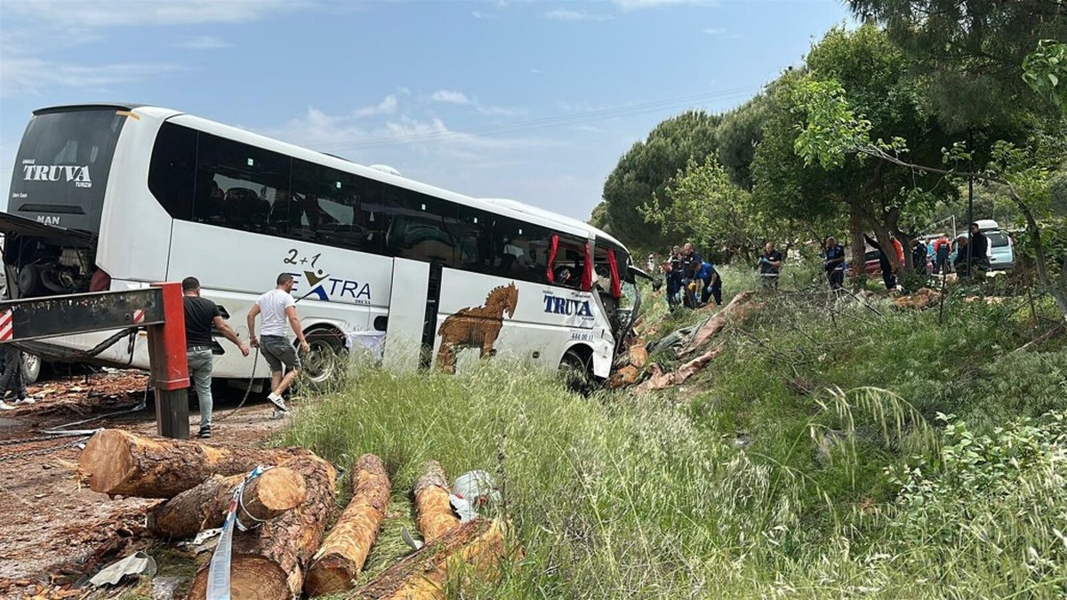 Çanakkale'de trafik kazası: Ölü sayısı 8'e yükseldi