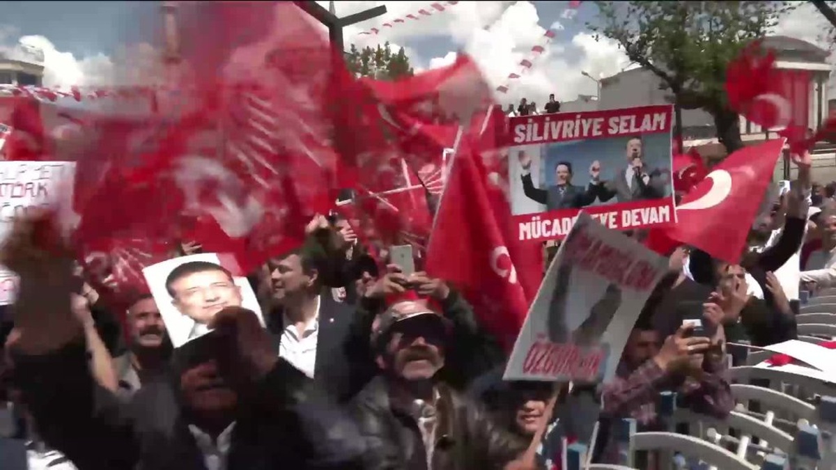 Van'da CHP Mitingi: İmamoğlu'na Özgürlük, Kayyum Karşıtlığı ve Barış Çağrısı