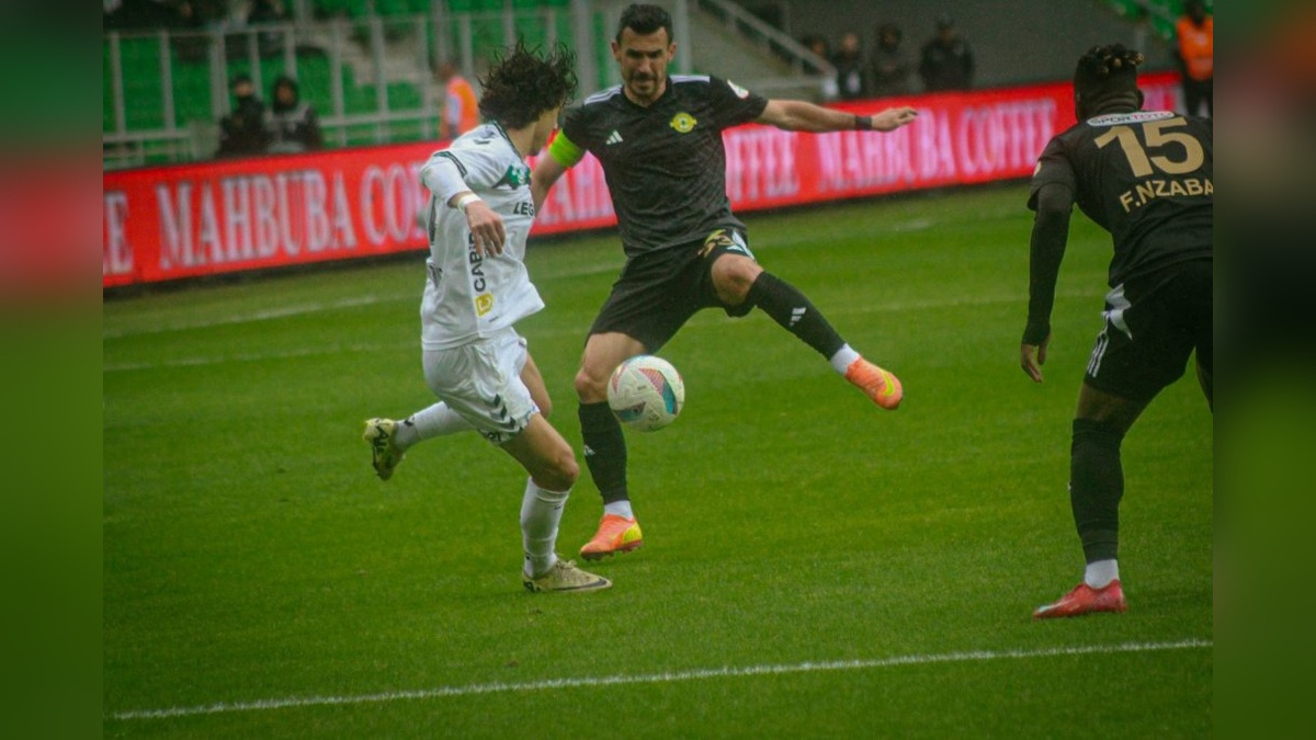 Sakaryaspor, Esenler Erokspor'u 2-0 Mağlup Etti: Ligde Kalma Mücadelesini Başardı