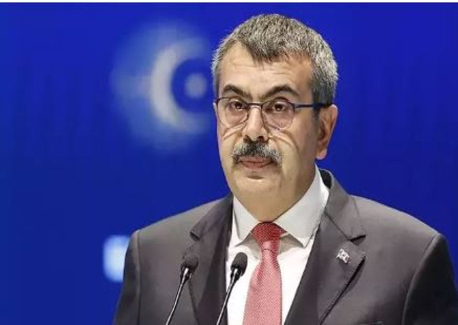 Tarikatçı AKP'li bakan öğretmene hakaret ve iftira yağdırdı