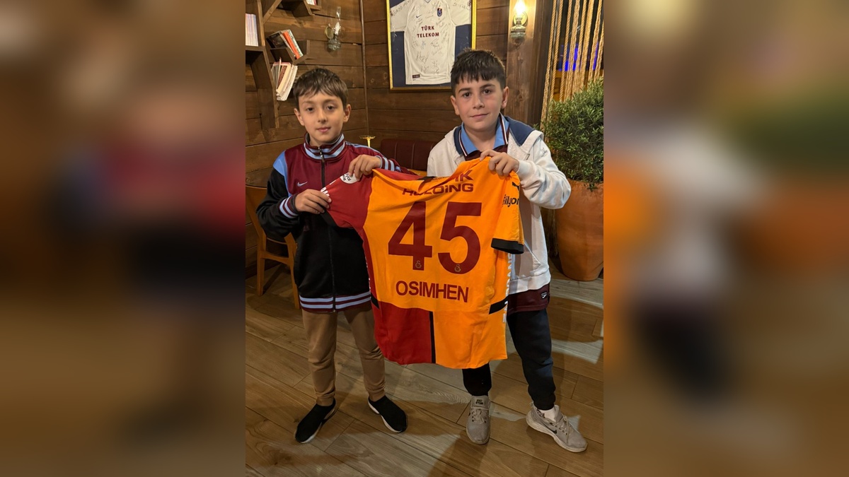 Osimhen'in Forması Koleksiyonerde