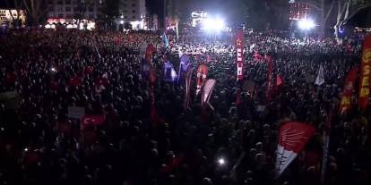Özel'den imza kampanyası ve erken seçim çağrısı: 'Sonuç almadan ne eve döneceğiz, ne sokakları boşaltacağız'
