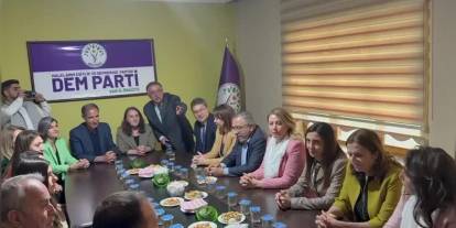 CHP Heyeti, Van'da Miting Öncesi DEM Parti İl Başkanlığı'nı Ziyaret Etti