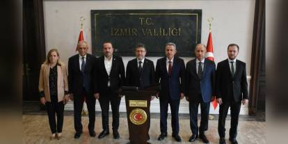 Tarım ve Orman Bakanı Yumaklı İzmir'de: Valiliği ziyaret etti, şeref defterini imzaladı