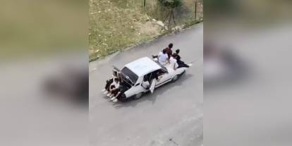 Adana'da otomobilin kaputunda ve bagajında çocuk yolculuğu