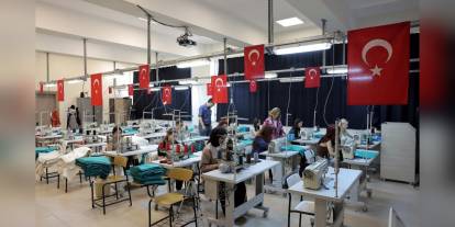 Trakya Üniversitesi öğrencileri, Tıp Fakültesi Hastanesi için tekstil malzemesi üretiyor