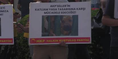 İzmir'de 'Katliam Yasası' Protestosu: Yaşam Hakkı Savunucuları Sokağa Çıktı