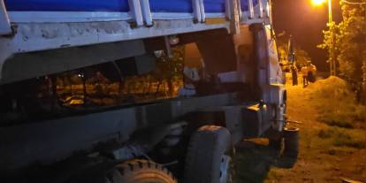 Kozan'da kamyonun düşen kupa kısmında sıkışan Mustafa K. yaralandı