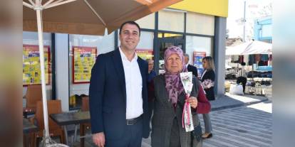 Beylikova Belediyesi Anneler Günü'nde 1000 Çiçek Dağıttı