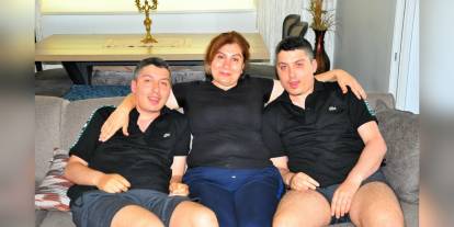 Manisa'da Otizmli İkizleriyle 25 Yıl Boyunca Mücadele Eden Anne: 'Çaresizlikler Beni Olgunlaştırdı'