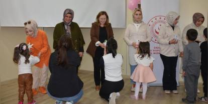 Erzurum'da Anneler Günü Etkinliği Duygu Dolu Anlara Sahne Oldu