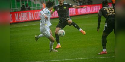 Sakaryaspor, Esenler Erokspor'u 2-0 Mağlup Etti: Ligde Kalma Mücadelesini Başardı