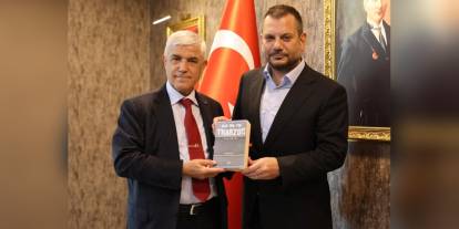 Emekli Orgeneral Çetin, Trabzonspor Başkanı Doğan'a Kitabını Hediye Etti