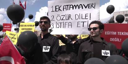 KPSS Atama Protestosunda Öğretmenler 'Ölen Eğitim Sistemi' İçin Cenaze Namazı Kıldılar