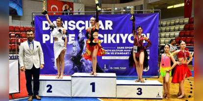 İzmir'de Dans Sporu Şöleni: 23 İlden 400 Sporcu Yarıştı