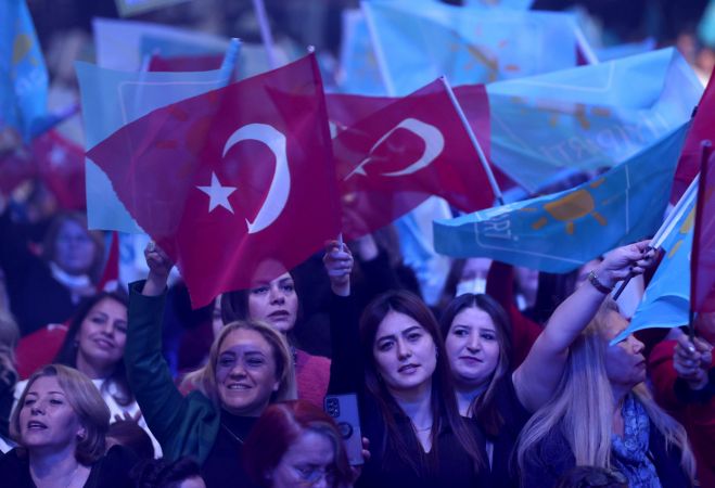 iyi parti kadın