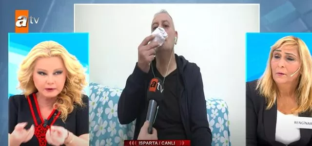 renginar çoraplarımı koklardı